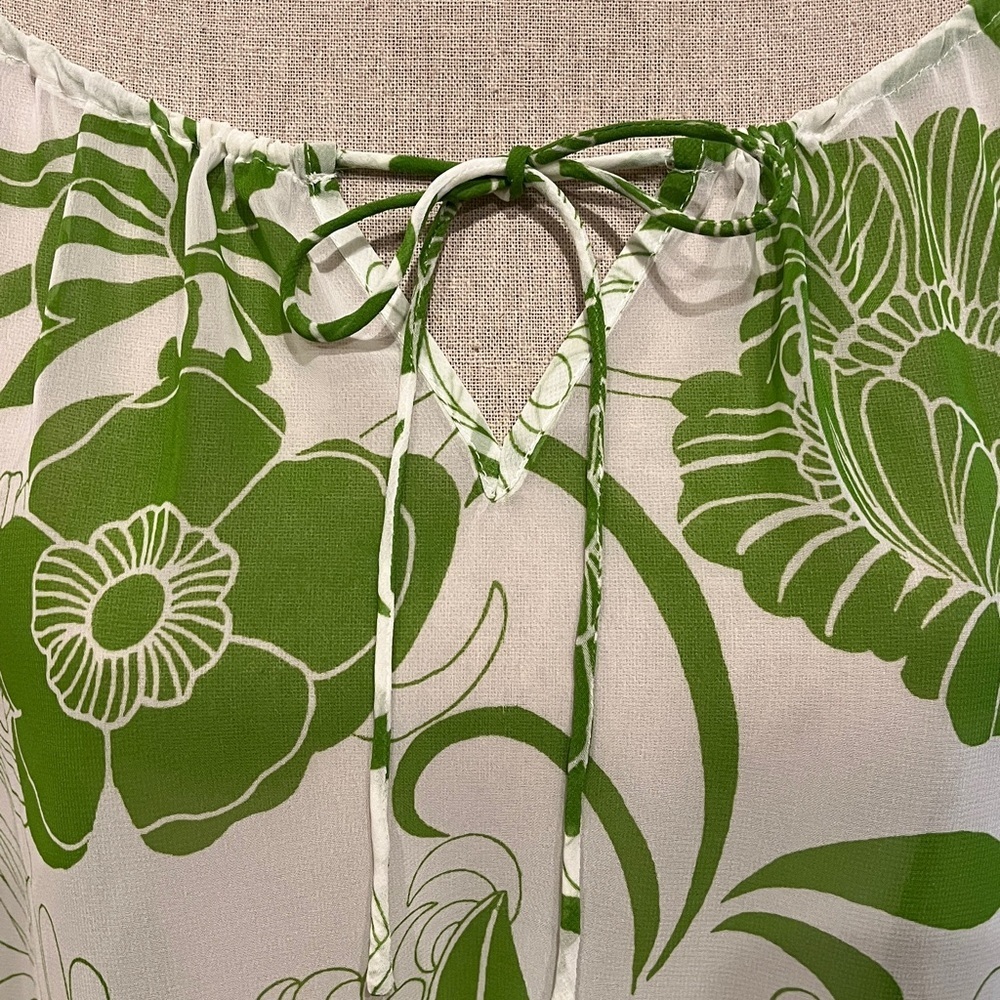 Ann Taylor Green and White Floral Blouse - Picture 2 of 5